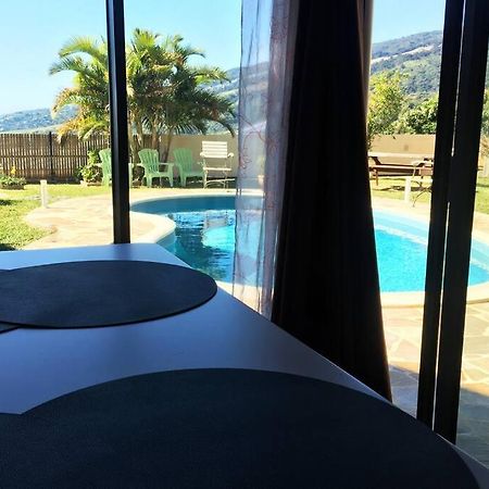 סיינט דניס Bungalow Des Pensees Piscine Chauffee 28° מראה חיצוני תמונה