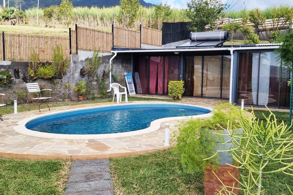 סיינט דניס Bungalow Des Pensees Piscine Chauffee 28° מראה חיצוני תמונה
