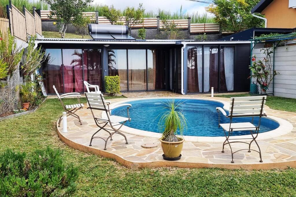 סיינט דניס Bungalow Des Pensees Piscine Chauffee 28° מראה חיצוני תמונה