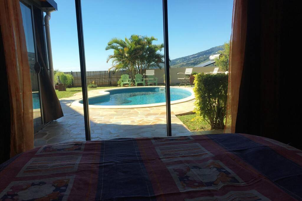 סיינט דניס Bungalow Des Pensees Piscine Chauffee 28° מראה חיצוני תמונה